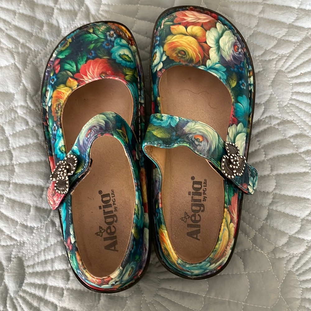 Algeria nursing shoes